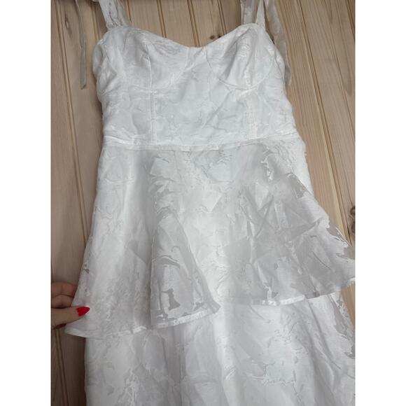 NWT Lulus Drayson White Floral Burnout Tie-Strap Tiered Midi Dress Wedding Sz M - Picture 5 of 7